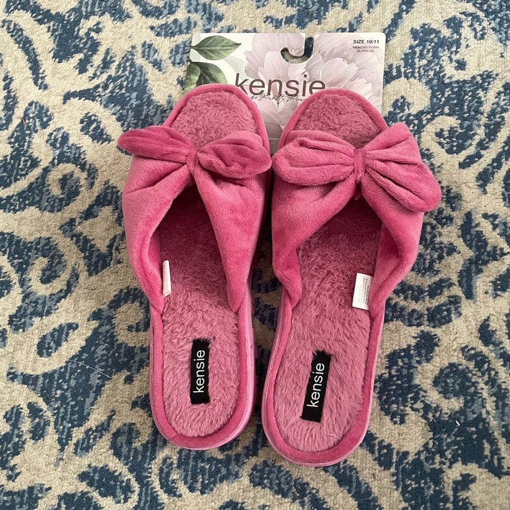 Kensie Memory Foam Slippers Size 10/11 Brand New With Tags